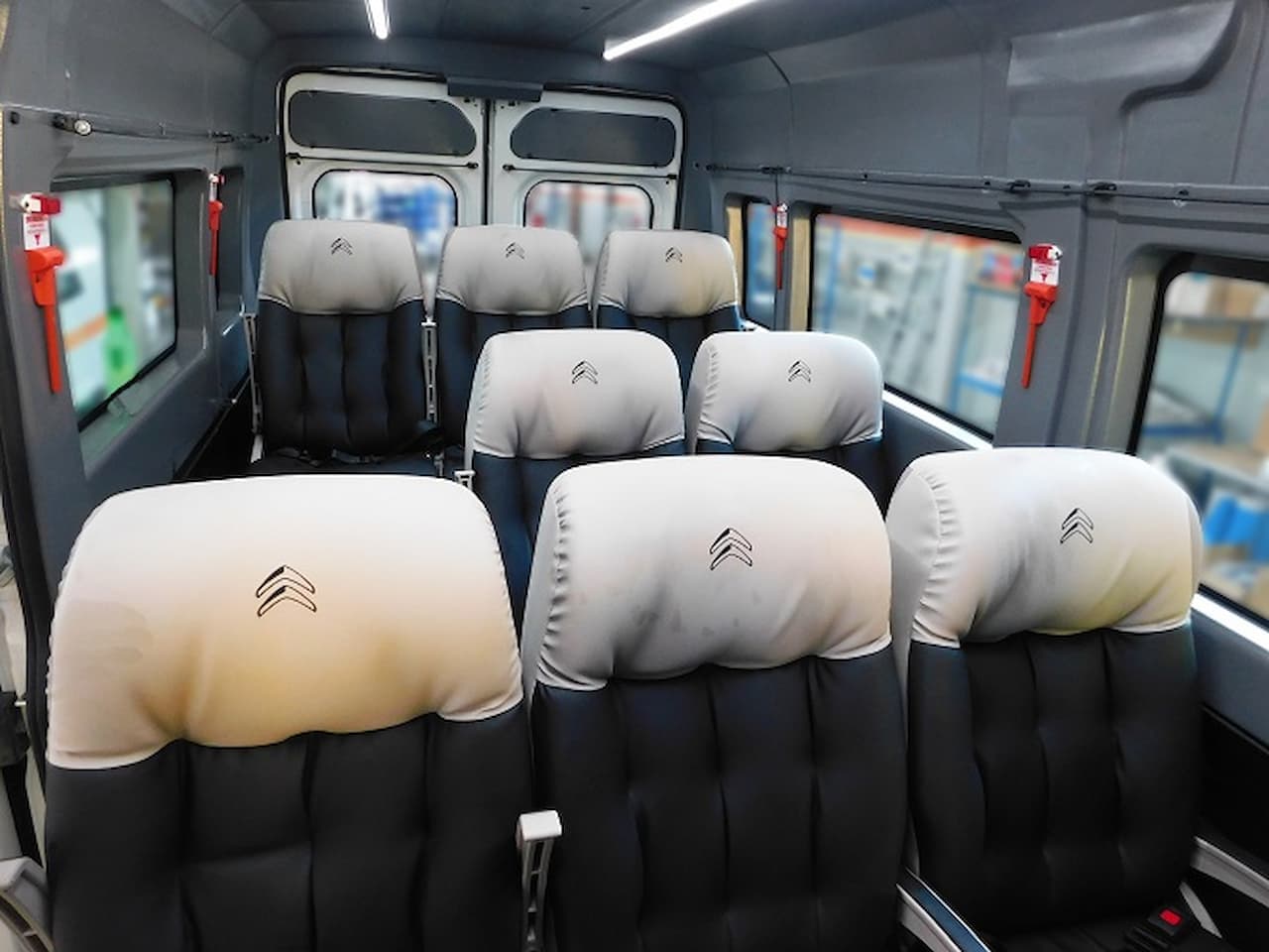 Interior 2 de Minibús