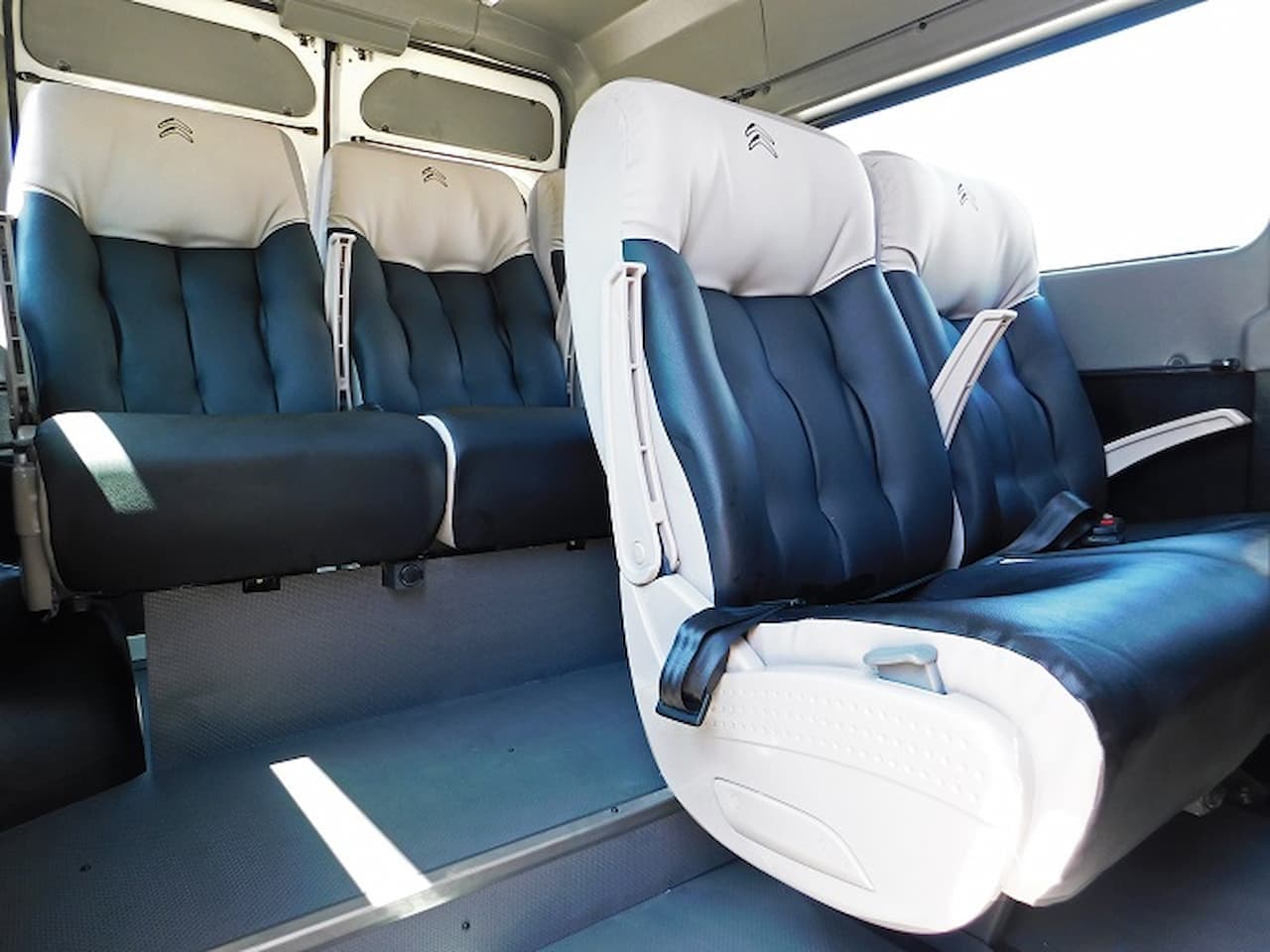 Interior 3 de Minibús